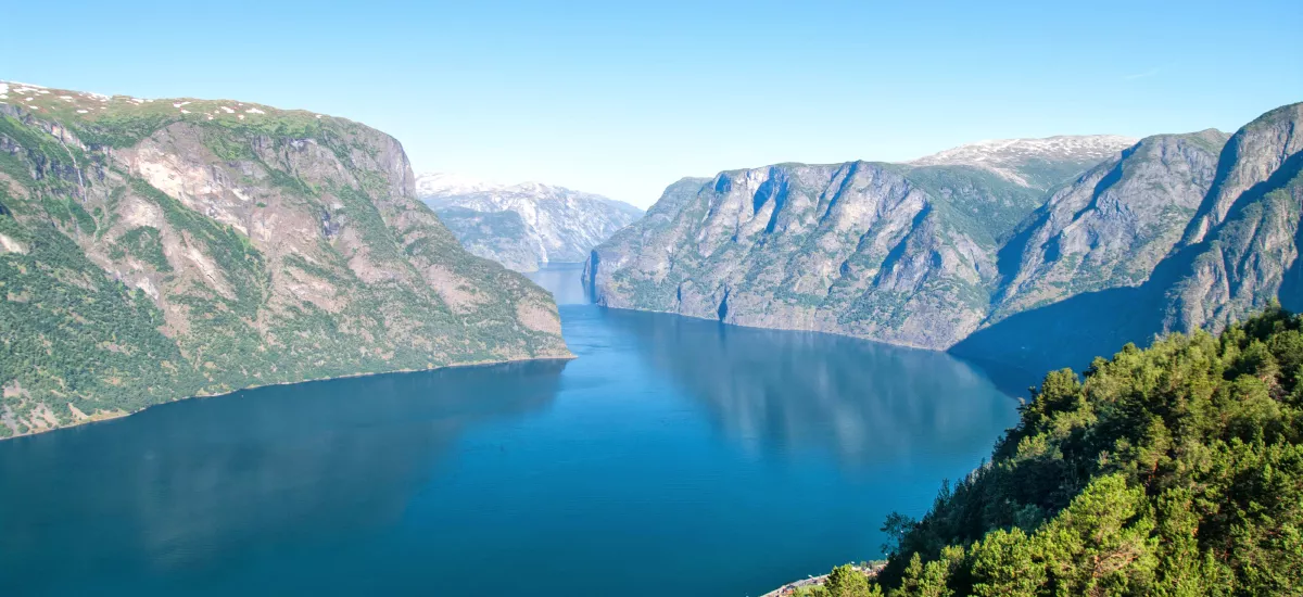 Die traumhafte Welt der Fjorde im Sommer Norwegens Die traumhafte Welt der Fjorde im Sommer Norwegens
