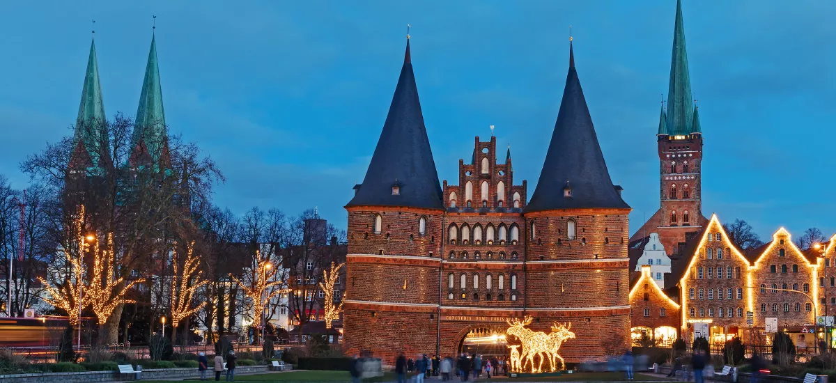 Hamburg zur Weihnachtszeit - Elbphilharmonie mit dem Weihnachtskonzert „Ein Wintermärchen“ + THE WESTIN darüber Hamburg zur Weihnachtszeit - Elbphilharmonie mit dem Weihnachtskonzert „Ein Wintermärchen“ + THE WESTIN darüber