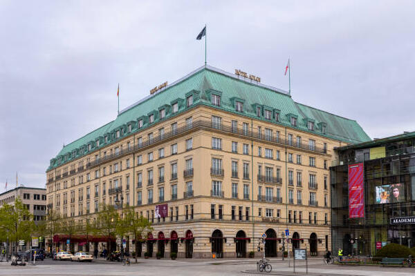 Die neue Show  im Friedrichstadtpalast & BERLIN vom Feinsten, Luxus pur im Hotel ADLON Kempinski 