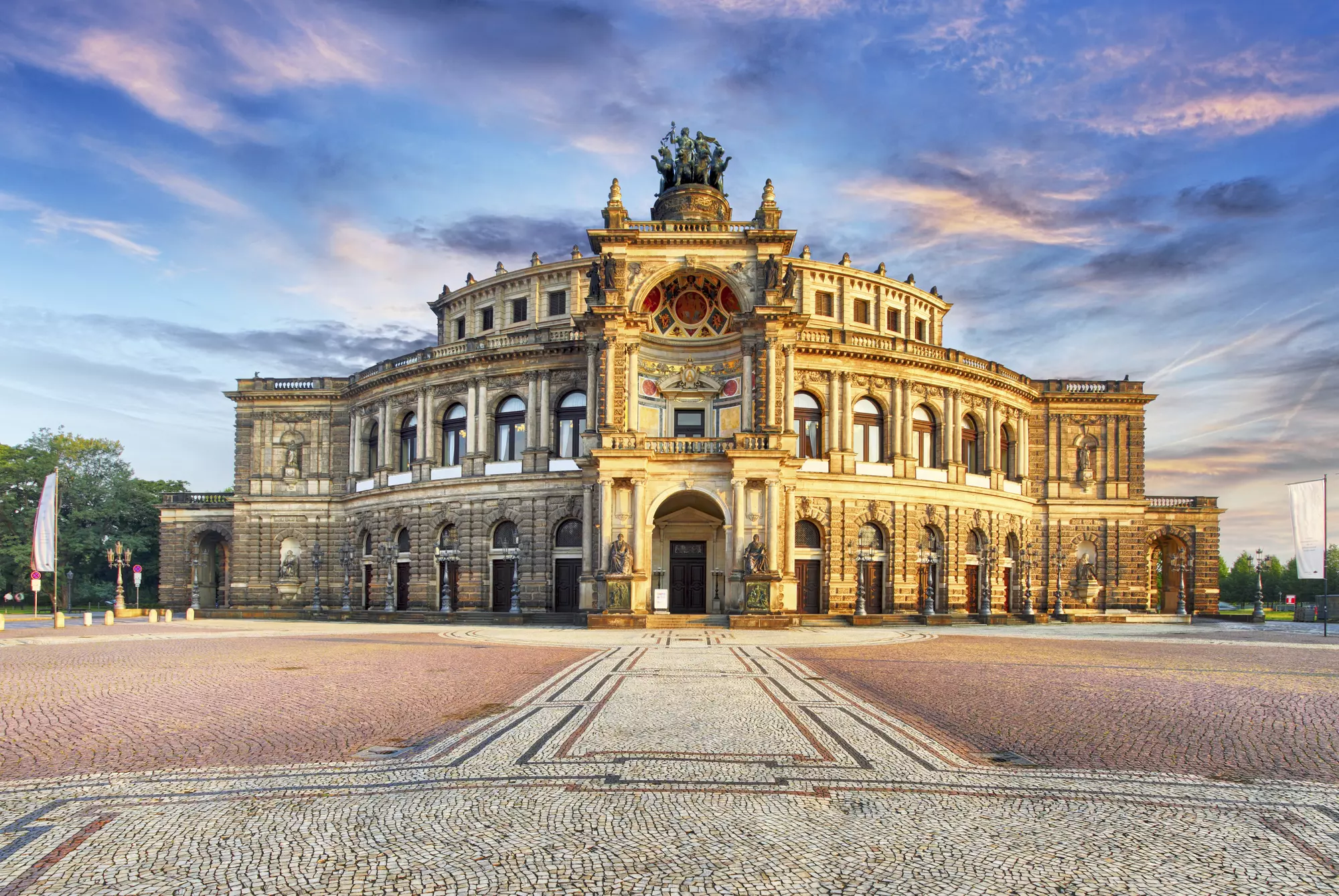 Semperoper Dresden mit Maritim Hotel