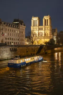 peniche_deborah_notre_dame1_paris_decembre_nuit_seine-alexandre_sattler-alexandre-sattler-original
